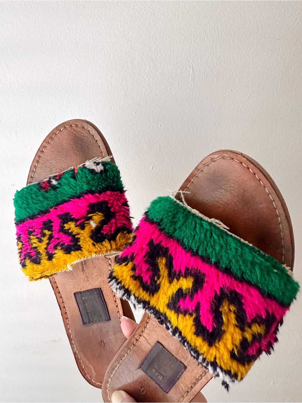 Res Ipsa • Kilim Rug Sandal in Pink/Green/Yellow - Picture 3 of 12